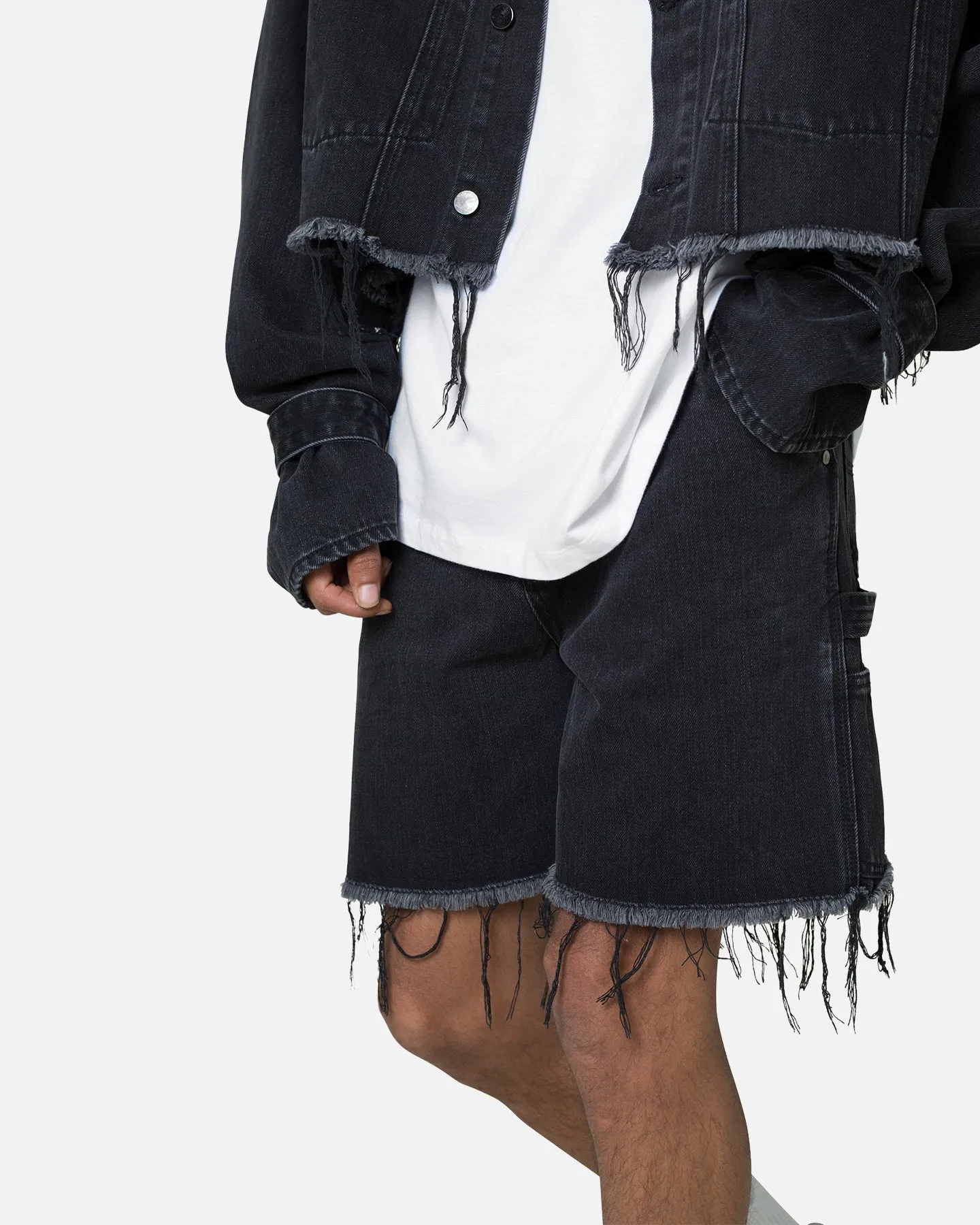 FRAYED DENIM SHORTS