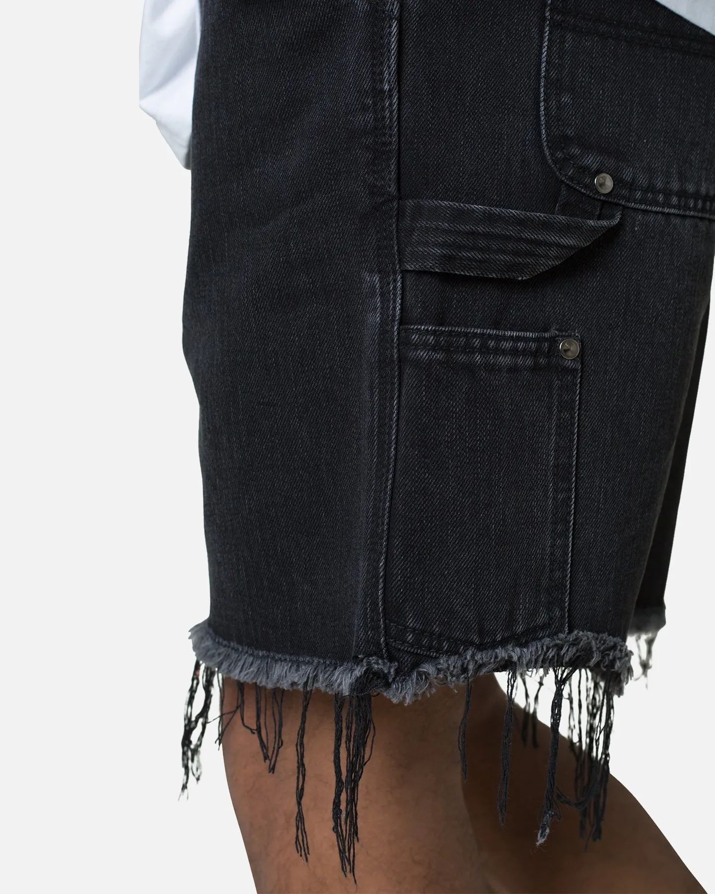 FRAYED DENIM SHORTS